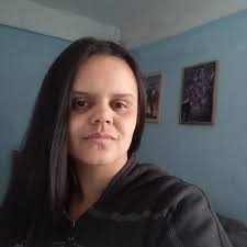 É literalmente um livro de cartas. São 12 cartas em envelopes de 12 lugares  diferentes do mundo! Icônico demais!