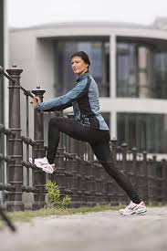 Juli 1969 in jena als einzelkind geboren und wuchs zunächst bei ihren großeltern in einem dorf bei jena auf. Interview Ein Lauf Mit Sahra Wagenknecht Sahra Wagenknecht Joggen Lauf