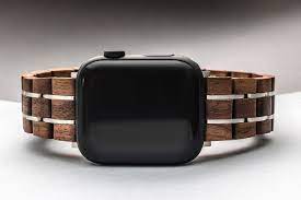 pin auf herrenarmbanduhr aus holz