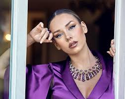 La madrileña le ha dedicado una publicación en sus redes sociales para felicitar por su 26 cumpleaños. Ester Exposito Reconocio Cuales Son Sus Defectos En Su Rol De Novia Entre Otros Cito Soy Muy Mala Para Armar Planes Bonitos Gente Online