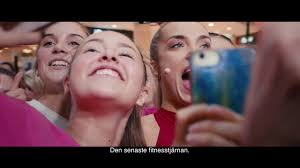 Sanna bråding, simon garshasebi, babak yousefi, roshi hoss, erik bolin, lisbeth johansson, and johan glans in snälla kriminella (2021). Varens Filmpremiarer 2021