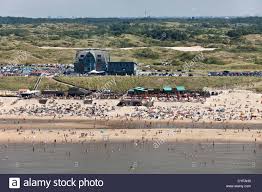 In the past arthur has also lived in austin tx and the hills tx. Die Niederlande Zandvoort Bloemendaal Strand Menschen Am Strand Luft Stockfotografie Alamy