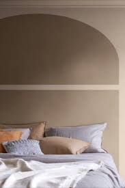 Peindre Un Arc De Cercle Couleur De L Annee 2021 Dulux Valentine En 2020 Tetes De Lit Peintes Couleur De L Annee Decoration Maison
