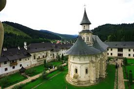 Mănăstirea putna) is a romanian orthodox monastery, one of the most important cultural, religious and artistic centers . Lucruri EsenÅ£iale Pe Care Sigur Nu Le Stiai Despre MÄƒnÄƒstirea Putna