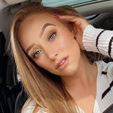 Becca Knowles (@beccaknowles_) • Instagram photos and videos