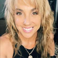 Stephanie Quade's Instagram, Twitter & Facebook