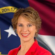 Sandy Moyer's Instagram, Twitter & Facebook