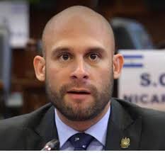 Walter Alemán, Casilla #4 por La Libertad: “TENTAR AL PUEBLO ES GRAVE”. Le  recuerdo al diputado @ravelpak que el se debe al pueblo salvadoreño y si el  promueve la insurrección al comandante