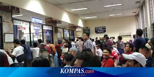 Cara bayar pajak kendaraan bermotor tahunan di kantor samsat adalah dengan mengunjungi kantor samsat terdekat di kota anda, lalu anda pergi 1. Alternatif Bayar Pajak Kendaraan Bagi Warga Dki Selain Di Samsat Induk Halaman All Kompas Com