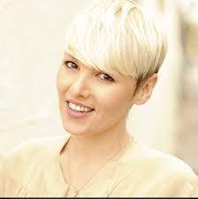 Amanda Hellmuth's Instagram, Twitter & Facebook