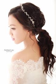 With the charming rolled up hair bun and floral sleek hairband accessory running around. Bridal Art Asian Wedding Hair Asian Bridal Hair Asian Bridal Makeup
