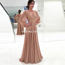 La mamma della sposa è la seconda donna più importante all'interno di un matrimonio ed è colei che dirige strutturalmente tutta la cerimonia, a cominciare abito cerimonia con pantalone blu per la mamma della sposa. Abiti Da Cerimonia Per La Mamma Della Sposa