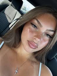 Daisy Duran (BazaarDaze)