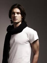 Trasposizione del celebre romanzo di oscar wilde sul culto esclusivo della bellezza, fedele al limite dell'illustrazione. Ben Barnes From Prince Caspian To Dorian Gray Filmofilia