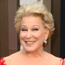 Bette midler (december 1, 1945) is an american singer, actress, and comedian, also known to her fans and especially in gay culture, as the divine miss m. Bette Midler Die Gottliche Miss M Gibt Mit 70 Antwort Leute