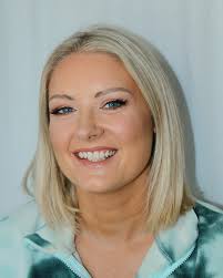 Caroline 🙏🏼✨ What a stunner. Those eyes are popping and the smile says it  all. I hadn't done Caroline's makeup in many years, so it always means a  lot to get a