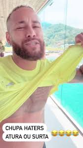 Neymar postou em sua rede social respondendo aos "haters" a acusação de que  estaria gordo. E aí, o que achou?