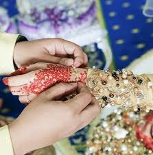 1 Ammy5844 Follow Me On Instagram Jewellery Account Contact Me On Whatsapp 9170945731 2 Ammyverma Second Instagram P Couple Hands Pakistan Bride Couple Shoot
