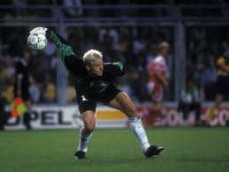Peter schmeichel er den største målmand i dansk fodbolds historie, og mange mener endda at den er selvom peter schmeichel bliver betegnet som dansker, så var han faktisk var polsk statsborger. Regelhistorie Ruckpasse Zum Torwart News Wahretabelle