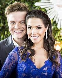 She is an actress, known for клон (2001), caminhos do coração (2007). Thais Fersoza And Michel Telo Photos Thais Fersoza And Michel Telo Picture Gallery Famousfix