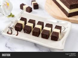 Sejukkan kek sekejap dan keluarkan. Three Layer Steamed Image Photo Free Trial Bigstock