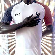 Mit une fois, super avec un short cycliste pour un. Nike Devoile Les Maillots De L Equipe De France De Football Pour L Uefa Euro 2016 Sportbuzzbusiness Fr