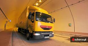 Zderzyły się tam trzy samochody, a dwie osoby ranne zabrano do szpitala. Tragiczny Wypadek Przed Wjazdem Do Tunelu Na S1 Nie Zyje Pasazerka Samochodu