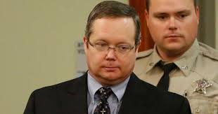 Kế hoạch giết người để báo thù của cựu thẩm phán và vợ