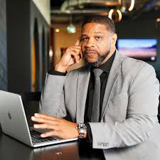 Last month, I had the honor of witnessing one of Tampa's finest, Rev. Dr. Glenn  Dames, being recognized at Onyx Magazine's 2024 Men of Honor event. Not  only is he a pillar