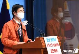 나경원 전 의원, 주호영·홍문표·조경태 의원 순으로 득표해 5명이 본경선에 올랐다. ì¡°ê²½íƒœ ë‹¹ëŒ€í'œ ì¶œë§ˆ ì„ ì–¸ ê´€ë¡ê³¼ ì ŠìŒ ë‹¤ ê°€ì ¸ ì ìž„ìž The300