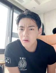 That's how I looked when my Weverse notification rang, then when I clicked 