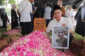 Pak ustad bagaimana keadaan orang yang meninggal dunia sampai 40 hari. Ungkapan Rindu Rasyid Rajasa Kenang 40 Hari Kepergian Sang Istri Matamata Com