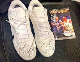 Devin booker's shoes cost $700. Paul Coro On Twitter Kobe Bryant Signed A Pair Of Shoes For Devin Booker And The Game Program He Wrote Be Legendary Sunsvslakers Https T Co Dr8e9r0xk4