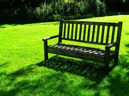 This is an easy yet sleek looking bench that can be built for around $30, in about 30 mins, and with only 3 tools (drill/driver, circular saw, and speed square). Make An Easy Garden Bench Finewoodworking