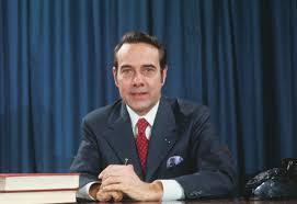 Bob dole announced on twitter thursday that he has stage 4 lung cancer and would be starting bob dole stands up and salutes the casket of the late former president george h.w. Why Bob Dole Was Often Seen Clutching A Pen Biography