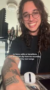 Reel by Erik Barba Alejandre (@erikbarbacantante) · November 26, 2025