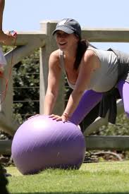 She has earned the hefty amount from her acting/singing and producing career plus endorsing several brands including nokia and proactive. Jennifer Love Hewitt Starportrat News Bilder Gala De