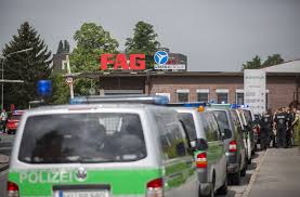 Wie es dazu kam, war zunächst unklar. Bayern Vier Schwerverletzte Nach Explosion In Fabrik Panorama Stuttgarter Zeitung