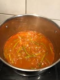 Add your potato wedges and peas at this time and cook until the potatoes are halfway cooked. Ragout D Haricot Vert Au Poulet Market Loubia Khadra Elo Cuisine Simplement