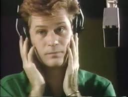 👍🎤🎙️🎤👍 " I am often asked whether it is better for me to sing alone or  in a duet . It is easier to sing alone because you are responsible only for