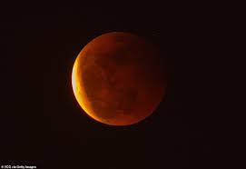 This was the first total lunar eclipse in over two years. Xubvjb5gas9 7m