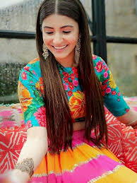 Anushka Sharma Mehndi Outfit Bollywood Wedding Mehendi Outfits