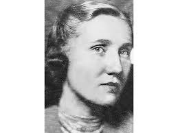 Vera Farr's Instagram, Twitter & Facebook