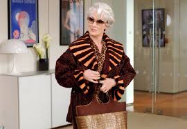 Dirigida con puño de hierro y elegante manicura por miranda priestly (meryl streep, un personaje inspirado en la influyente directora de y la prueba definitiva está delante de ella, vestida de pies a cabeza de prada. El Unico Detalle De El Diablo Viste De Prada Que No Gusto A Su Autora