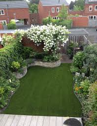 stap voor stap kunstgras aanleggen in de tuin woonhome tuin ideeen tuin tuin inspiraties