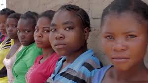 Katy Perry “ruge” en apoyo a la UNICEF en el Día de la Niña