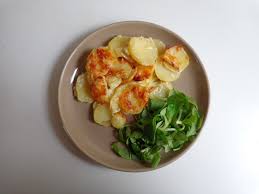 J'épluche les carottes et les j'égoutte les légumes et les sers aussitôt avec une noix de beurre, je sale et poivre. Potato Gratin From Savoie The Everyday French Chef