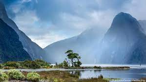 New zealand is a welcoming, diverse country with a history of māori, european, pacific island, and asian immigration. New Zealanders Wary Of Impact Of Tourism Dw Travel Dw 18 01 2018