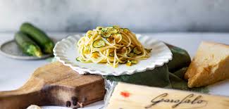 Intanto ti racconto qualche curiosità relativa a questo primo piatto. Spaghetti Alla Nerano