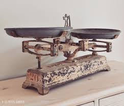 Les Petites Chineuses Decoration Cuisine Ancienne Balance Chinee Sur Brocante Balance Ancienn Balance Ancienne Cuisine Ancienne Mobilier De Salon